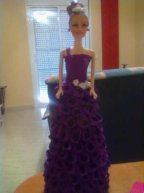 Como hacer un vestido de papel crepe para muñecas - Imagui