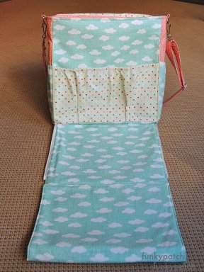 Canastilla para bebé personalizada con bolso-mochila