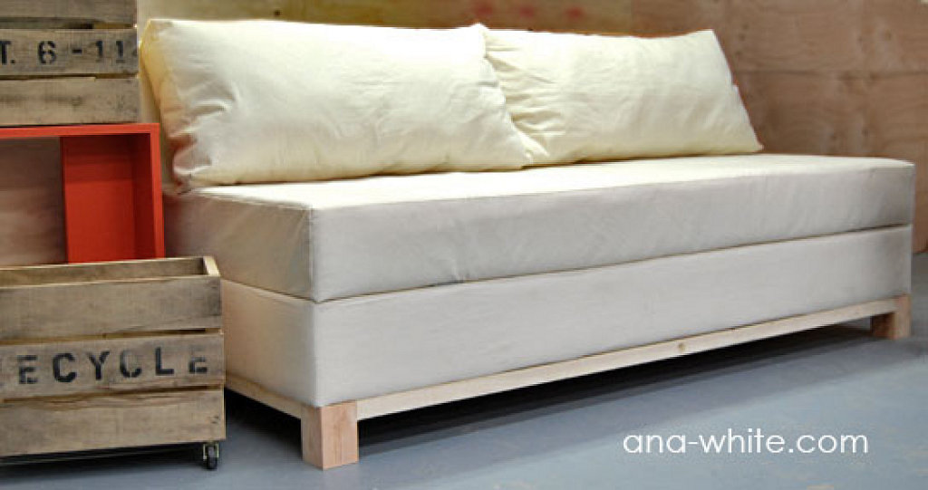 Idea para casas pequeñas: Cómo hacer un sofá cama