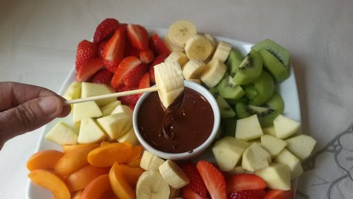 Fondue de chocolate con fruta fresca